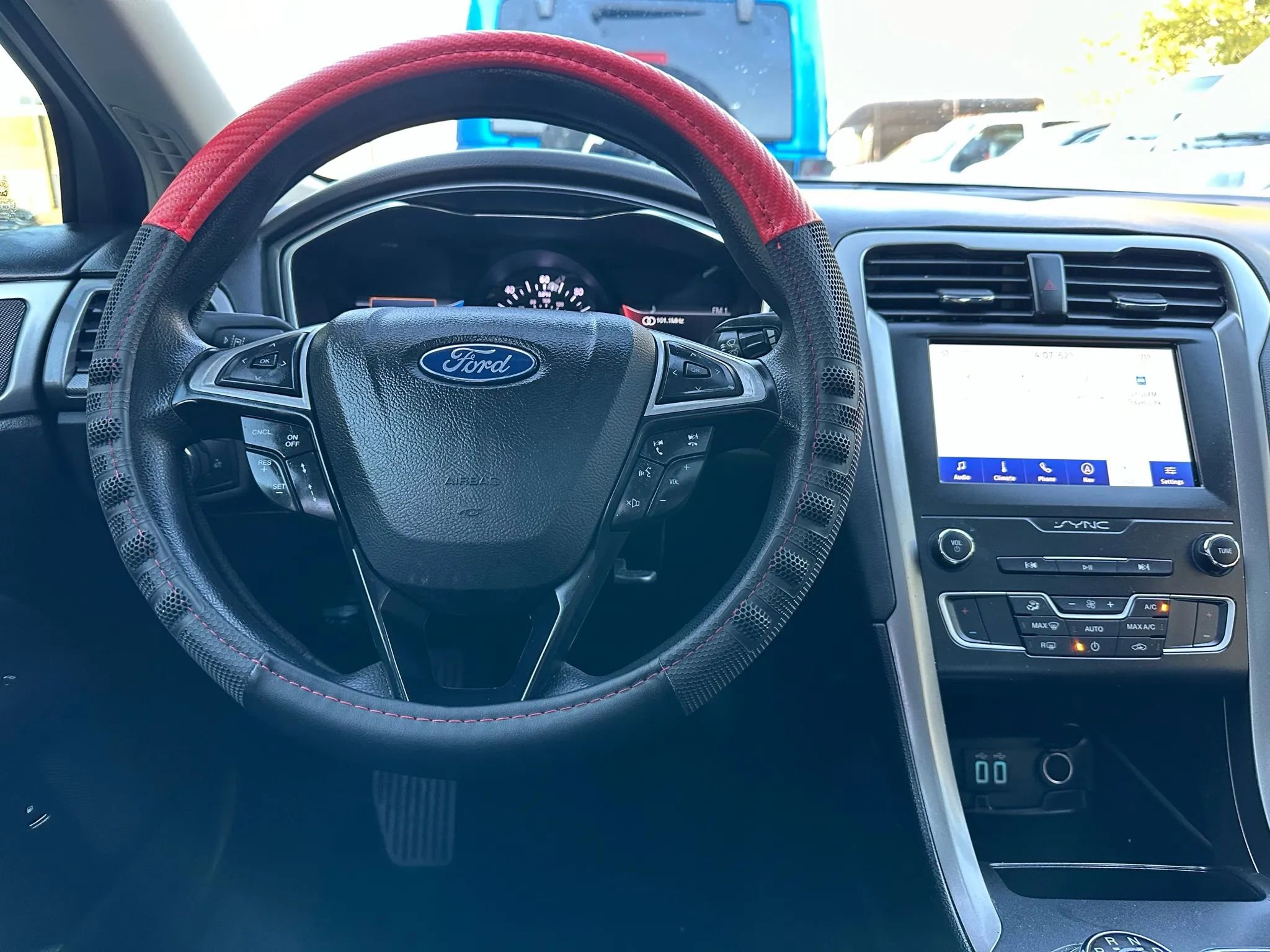 Used 2020 Ford Fusion SE image 26