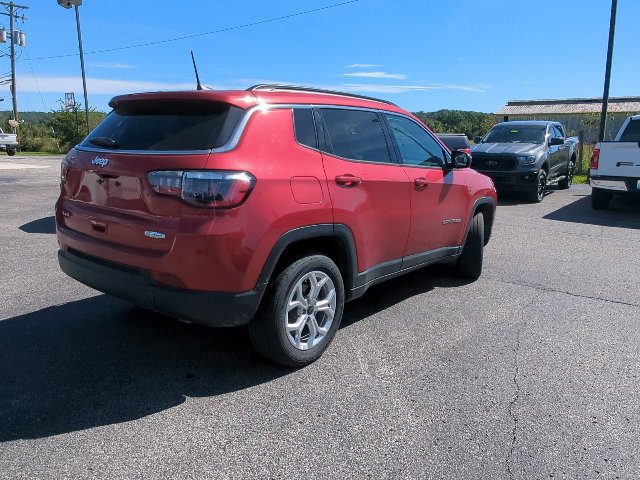 Used 2025 Jeep Compass Latitude AWD/4WD image 29
