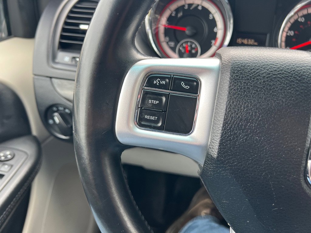 Used 2016 Dodge Grand Caravan SXT w/ UConnect Hands-Free Group image 26