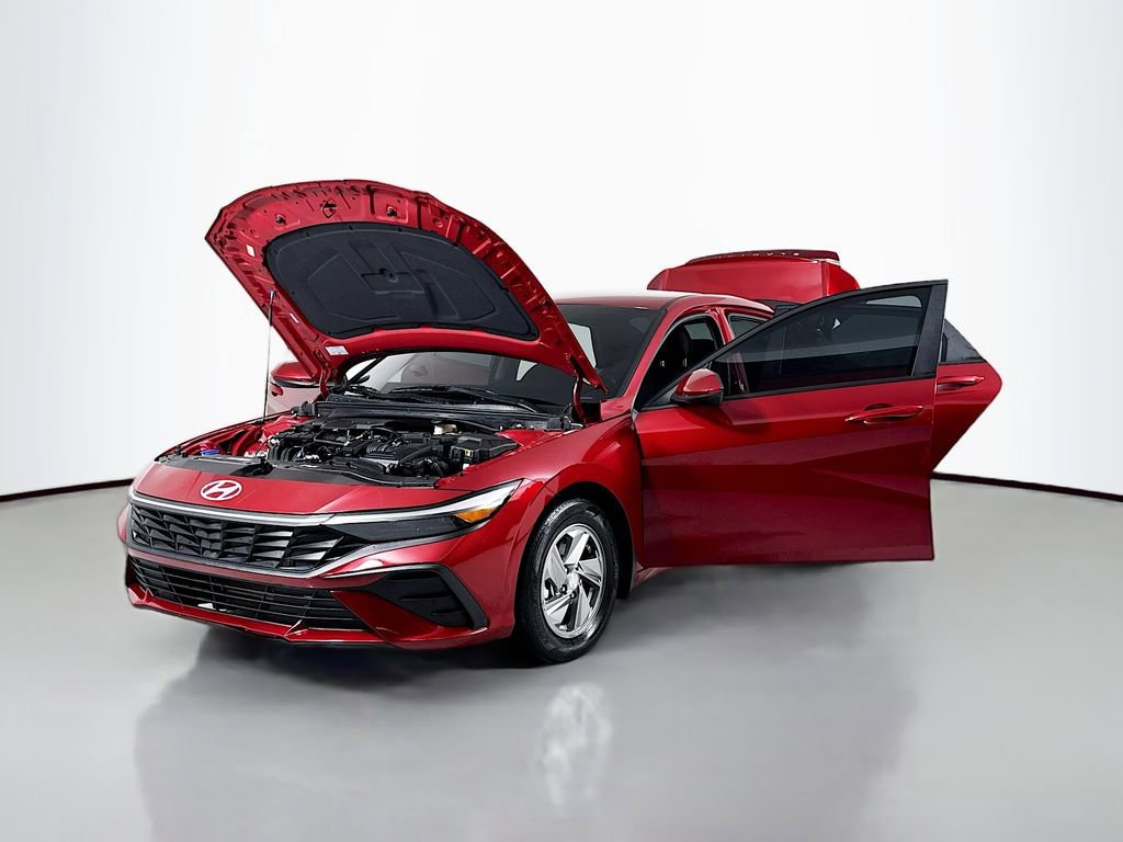 Used 2024 Hyundai Elantra SE image 18