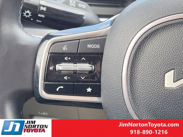 Used 2025 Kia Carnival image 27