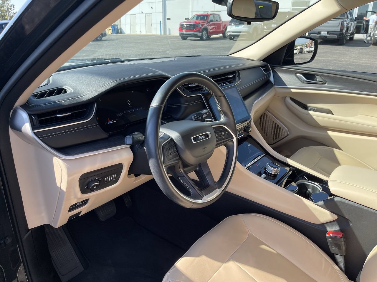 Used 2022 Jeep Grand Cherokee L Limited AWD/4WD image 10