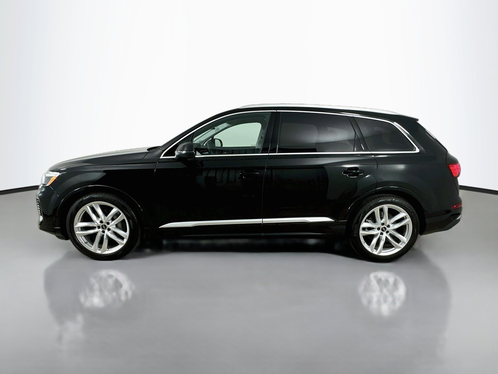 Used 2025 Audi Q7 3.0T Premium Plus w/ Premium Plus Package AWD/4WD image 8