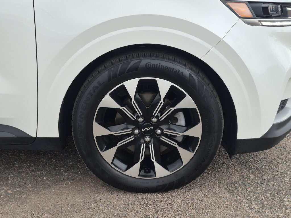 Certified 2024 Kia Carnival EX FWD image 18