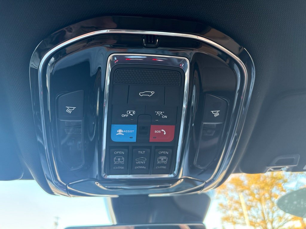 Used 2023 Jeep Grand Cherokee Summit w/ Adv Protech Group IV AWD/4WD image 43