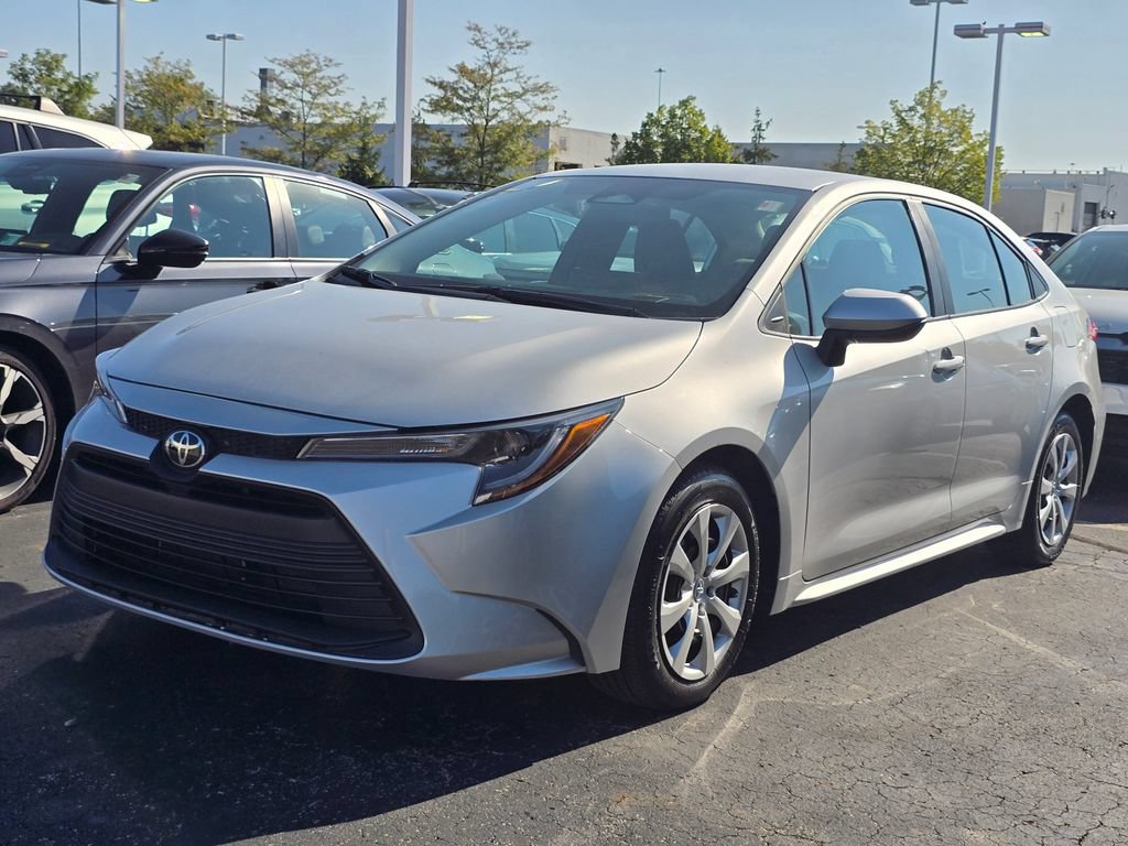 Used 2025 Toyota Corolla LE FWD image 4