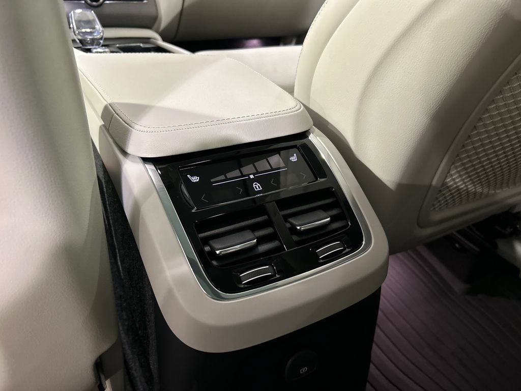 Certified 2025 Volvo XC90 T8 Ultra w/ Protection Package Premier AWD/4WD image 24