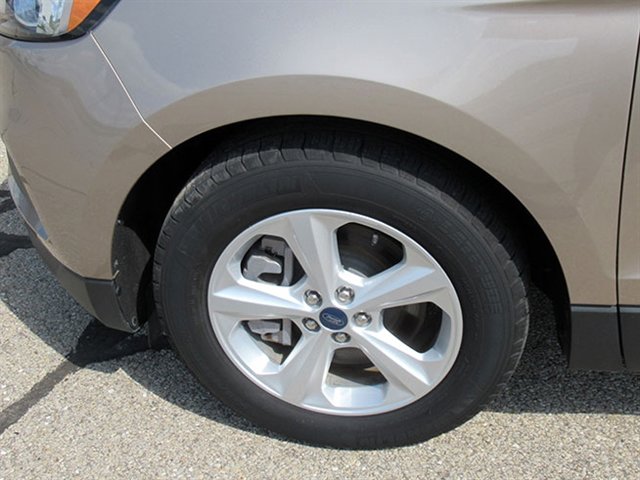 Used 2021 Ford Edge SE image 11