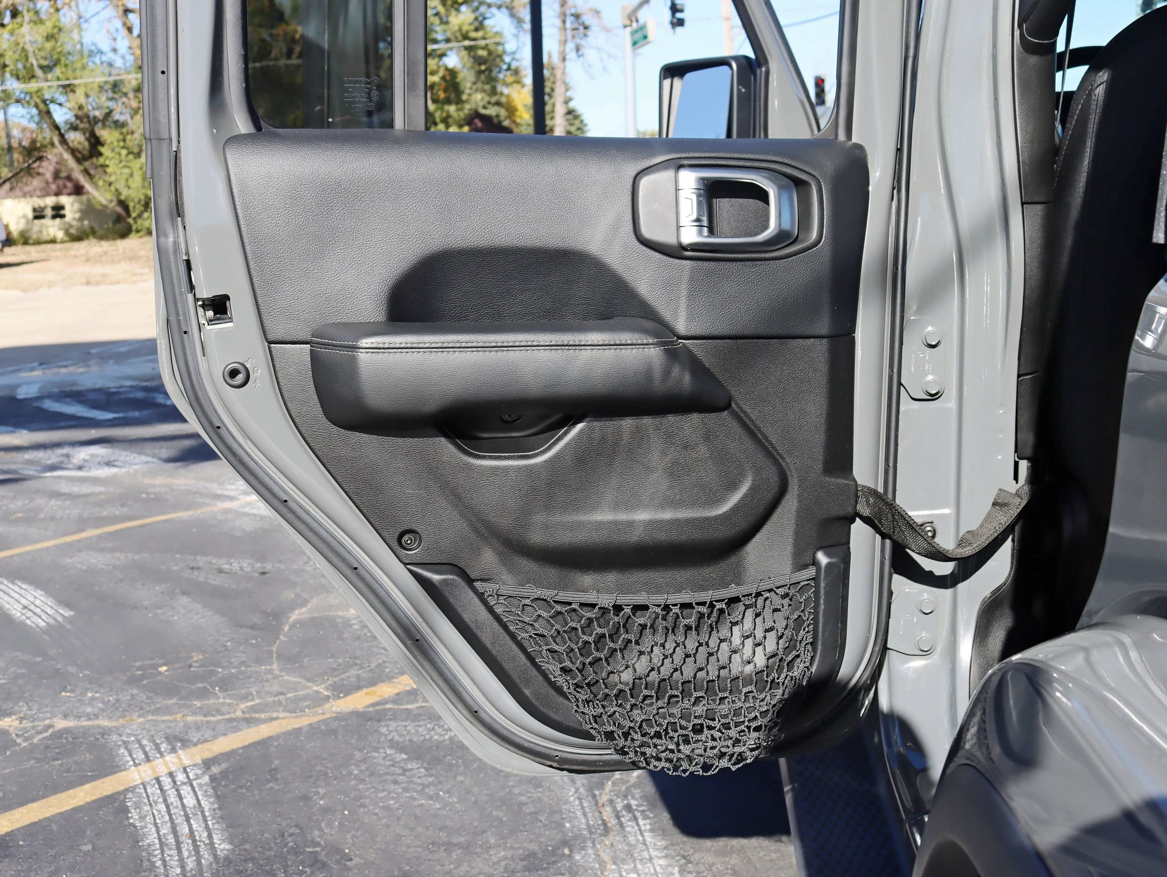 Used 2019 Jeep Wrangler Unlimited Sahara AWD/4WD image 35