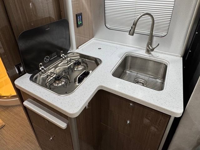 Used 2018 Mercedes-Benz Sprinter 3500 image 35