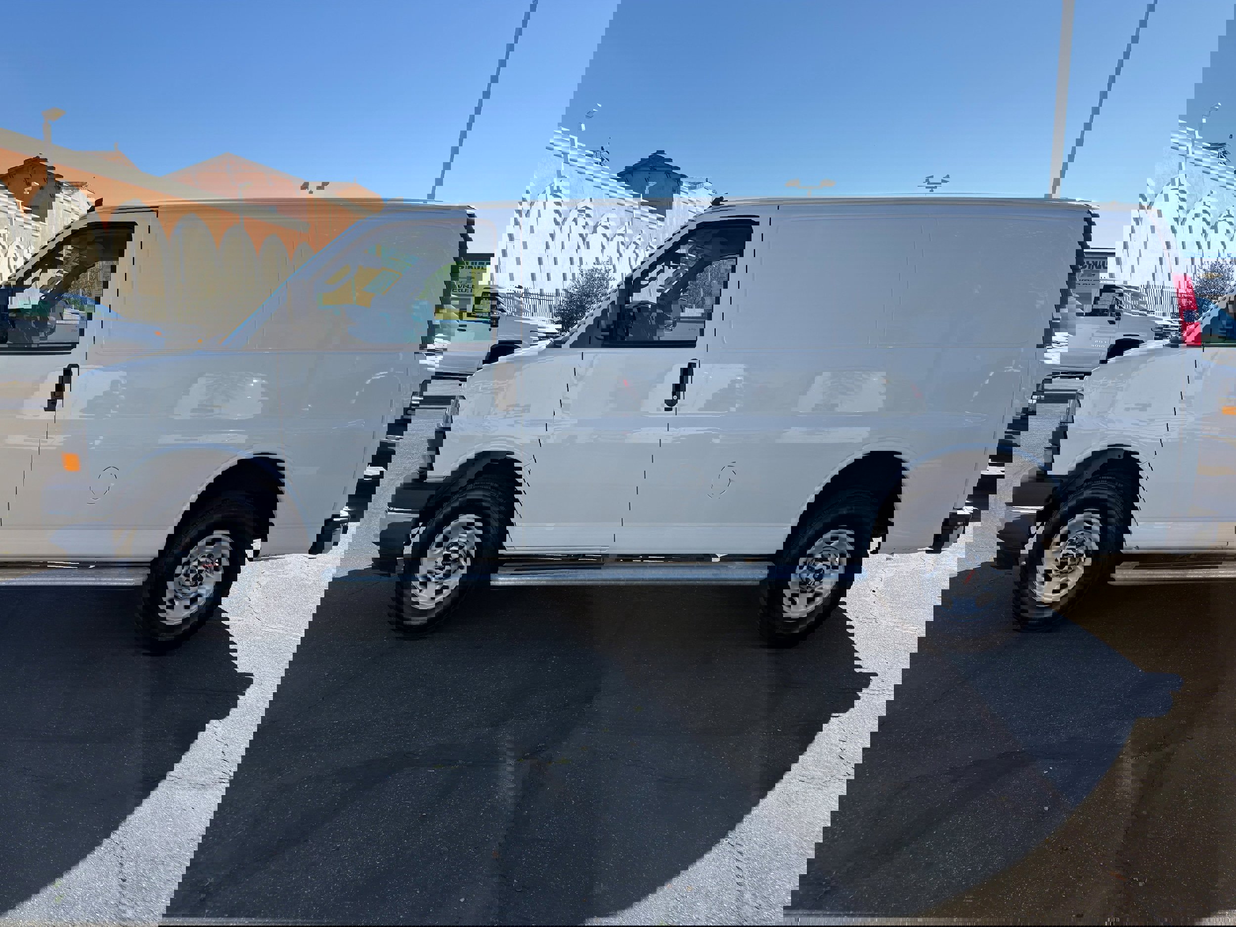 Used 2024 GMC Savana 2500 w/ Driver Convenience Package image 5