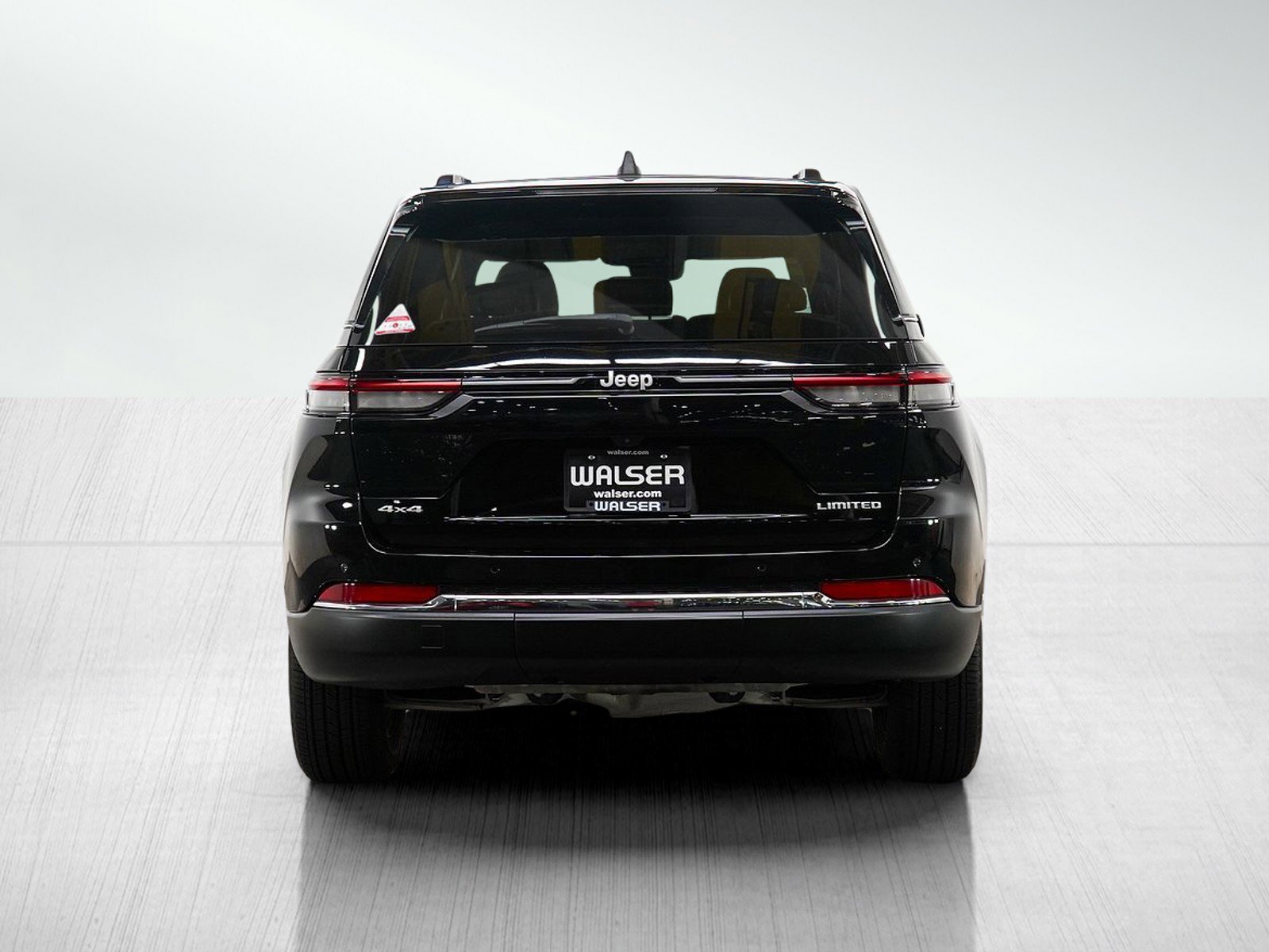 Used 2025 Jeep Grand Cherokee Limited AWD/4WD image 4