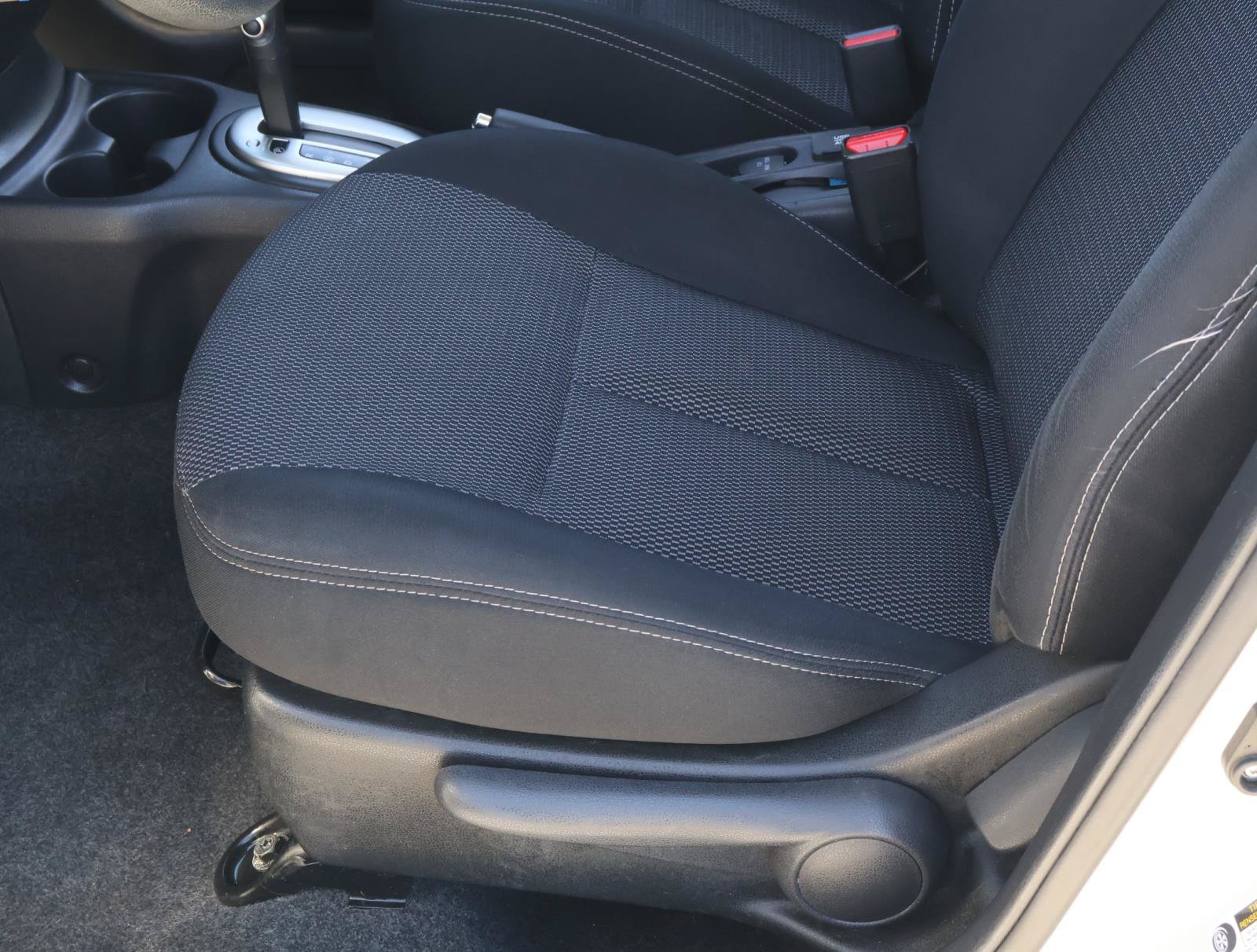 Used 2015 Nissan Versa SV FWD image 11