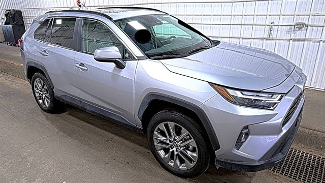 Used 2025 Toyota RAV4 XLE Premium image 5