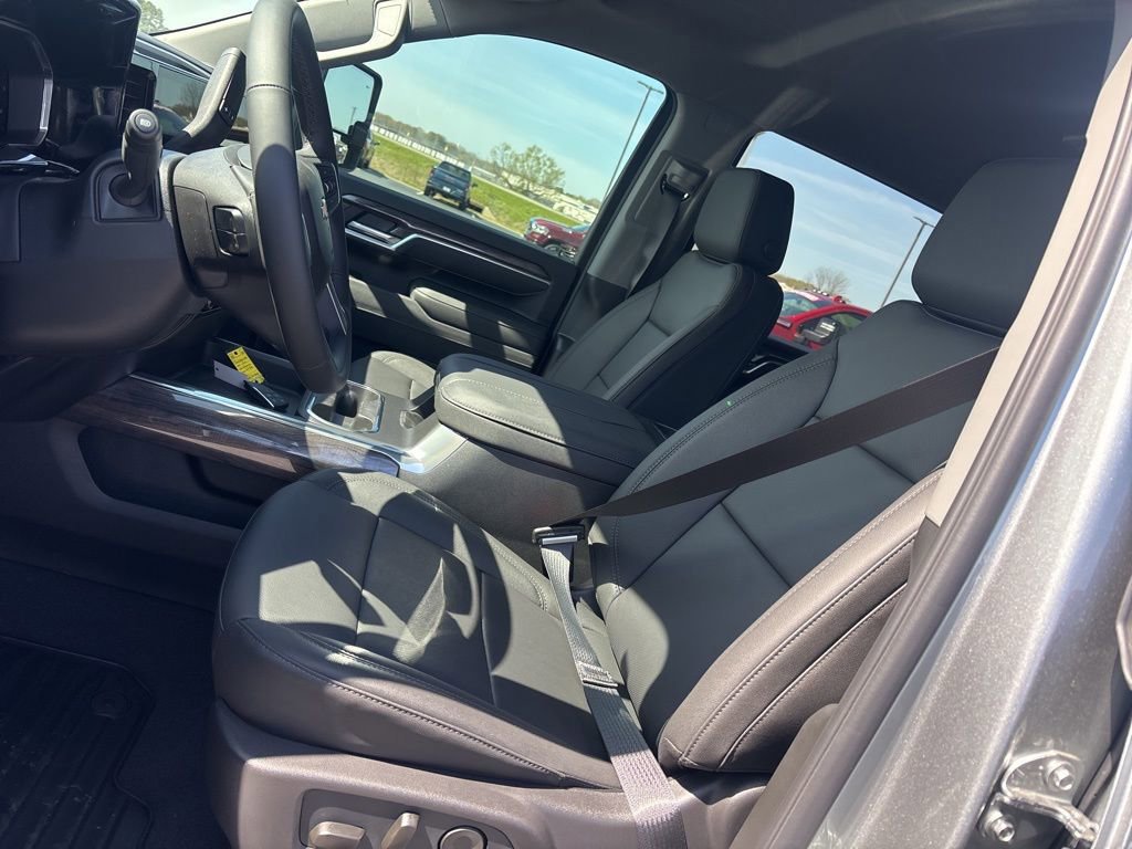 New 2026 Chevrolet Silverado 2500 LTZ w/ LTZ Convenience Package AWD/4WD image 9