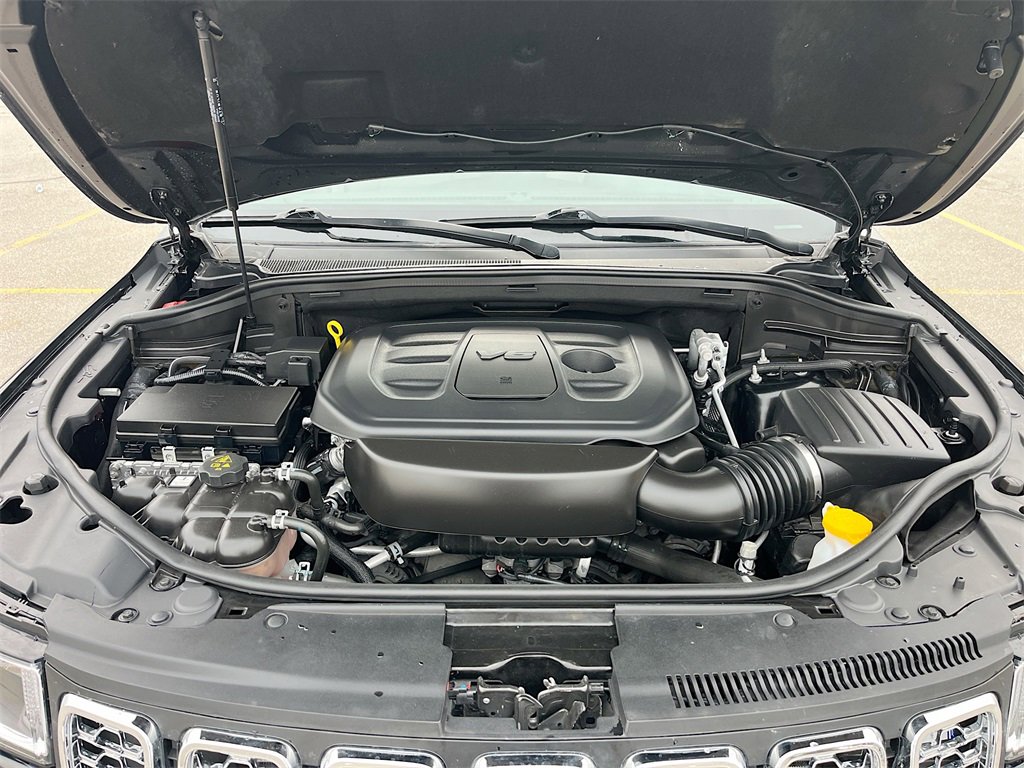 Used 2021 Jeep Grand Cherokee Laredo image 28