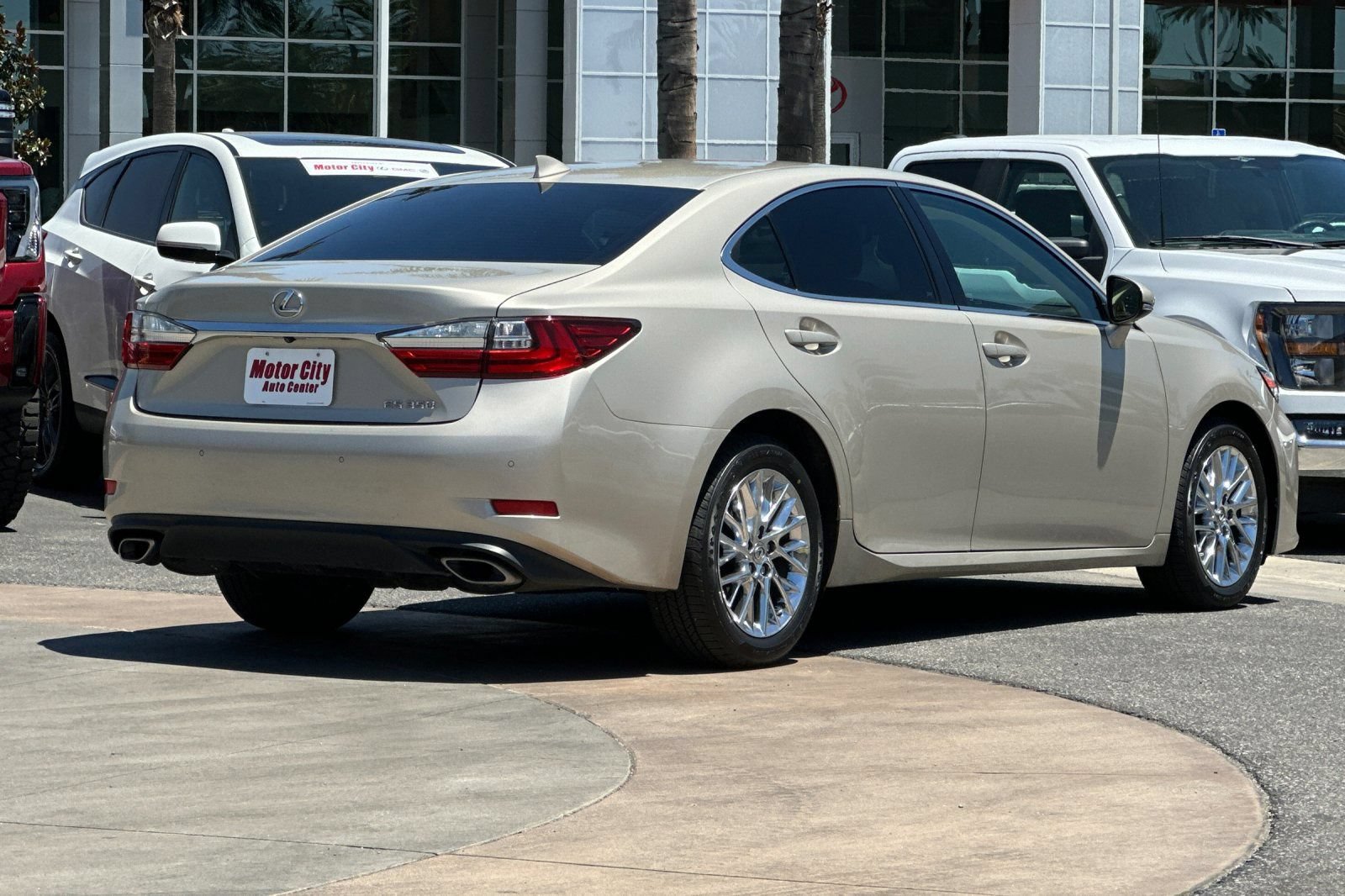 Used 2018 Lexus ES 350 w/ Premier Package FWD image 4