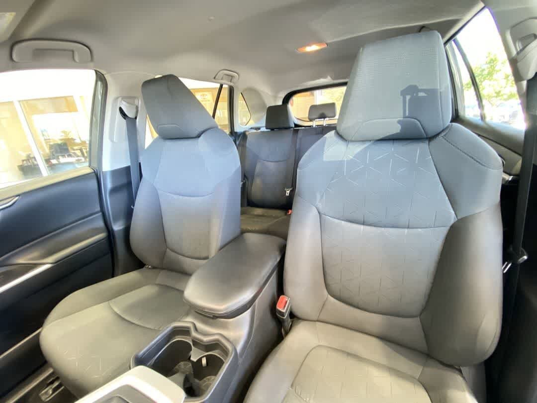 Used 2021 Toyota RAV4 XLE AWD/4WD image 14