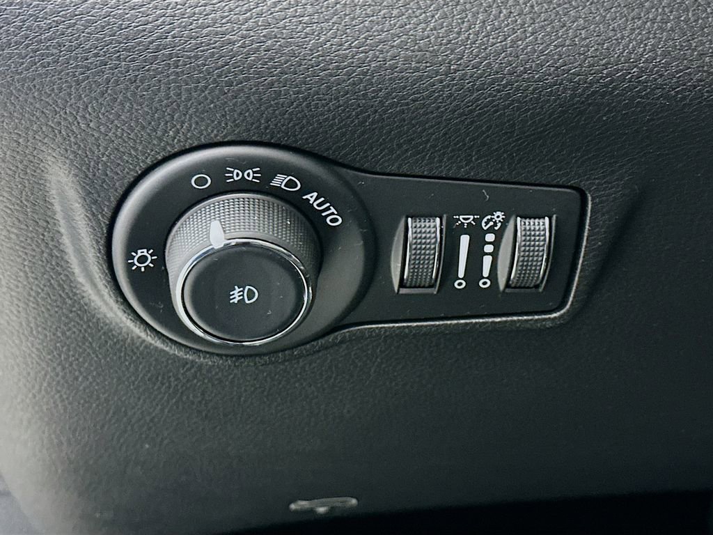 Certified 2024 Jeep Compass Limited image 17