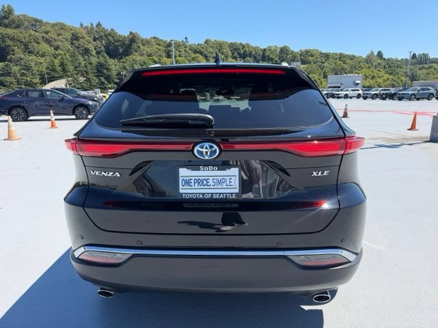 Certified 2023 Toyota Venza XLE AWD/4WD image 7