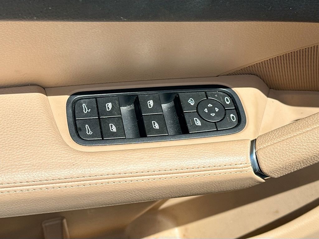 Used 2023 Porsche Cayenne image 19