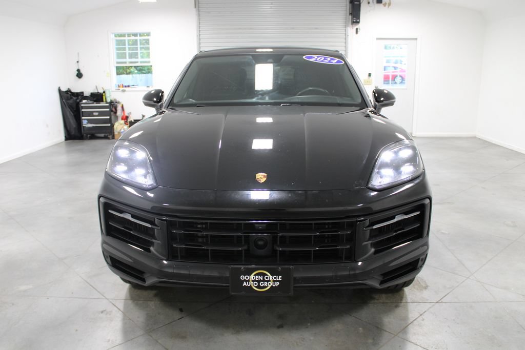 Used 2024 Porsche Cayenne Coupe AWD/4WD image 3