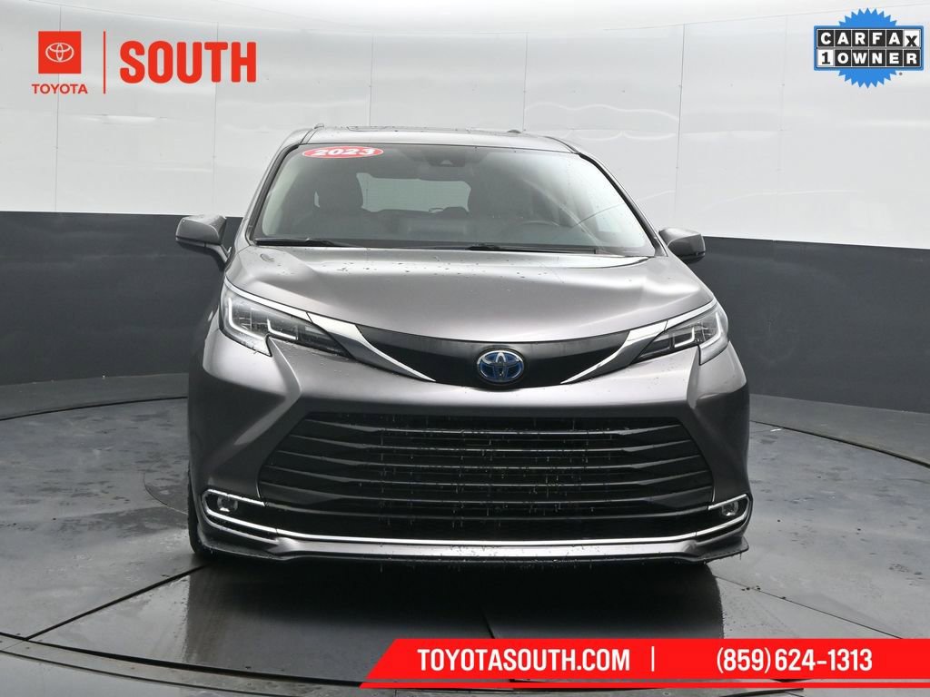 Used 2023 Toyota Sienna XLE image 5