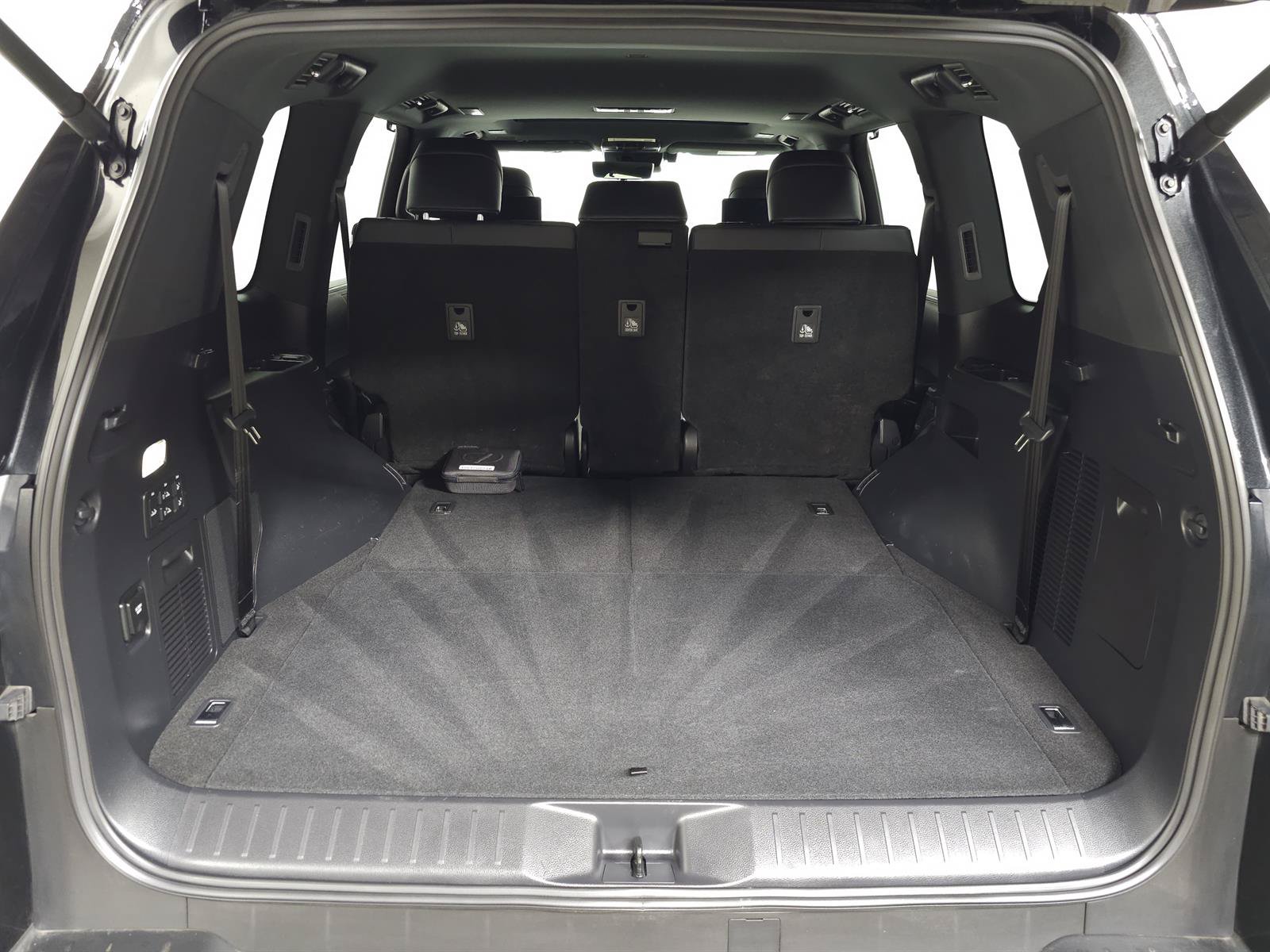Used 2025 Lexus LX 600 4WD w/ Accessory Package (2T) image 7