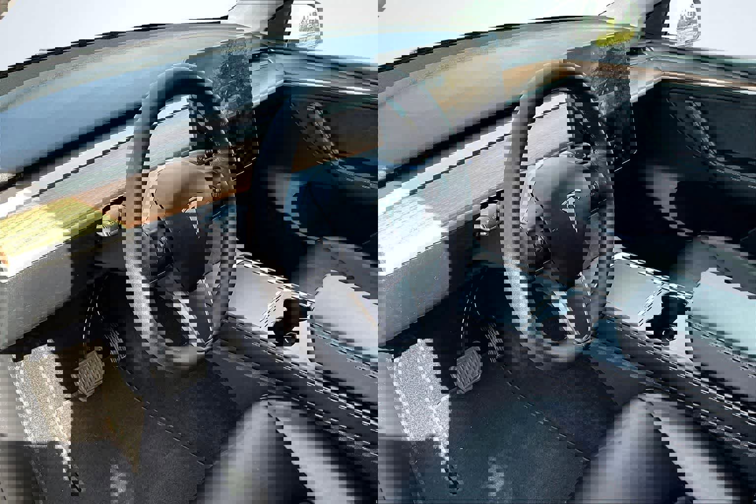 Used 2023 Tesla Model Y Long Range image 2