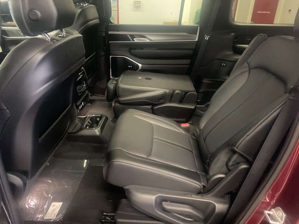 New 2026 Jeep Grand Wagoneer L Limited w/ Premium Group II image 23