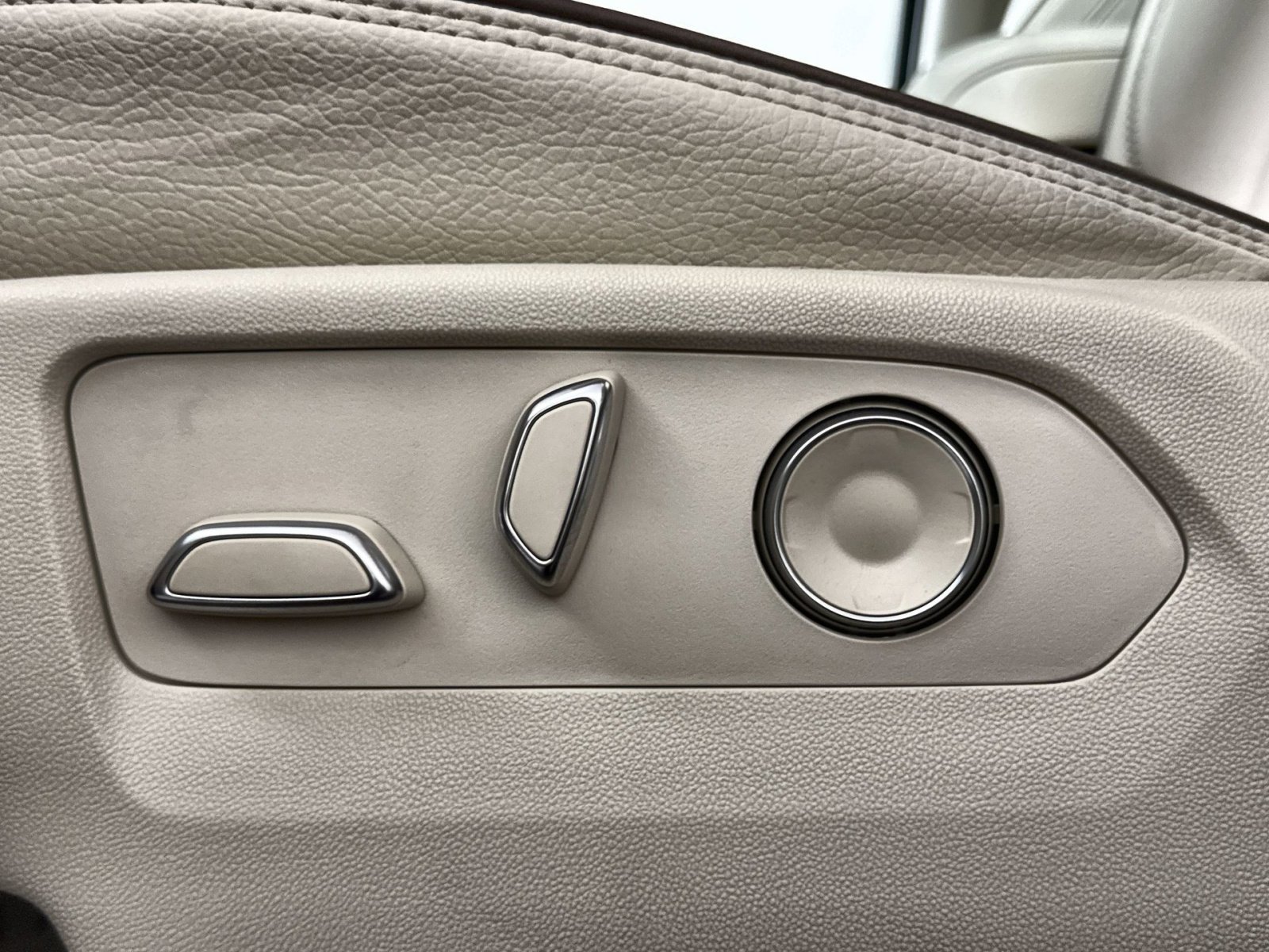 Used 2021 GMC Yukon Denali w/ Denali Ultimate Package image 14