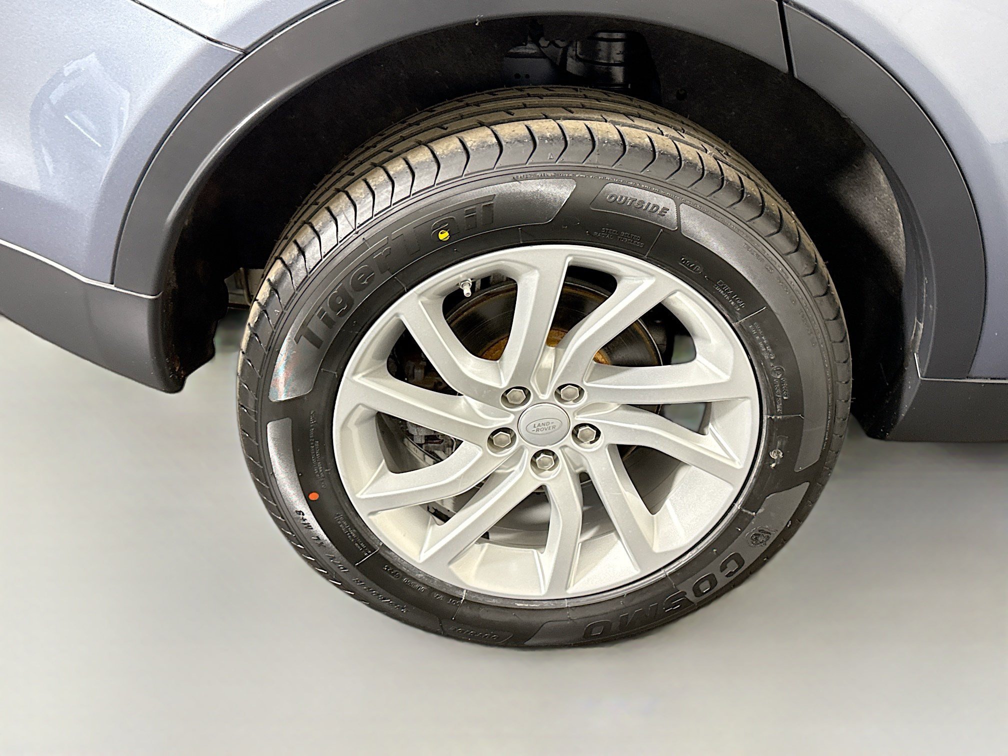 Used 2019 Land Rover Discovery Sport HSE AWD/4WD image 33
