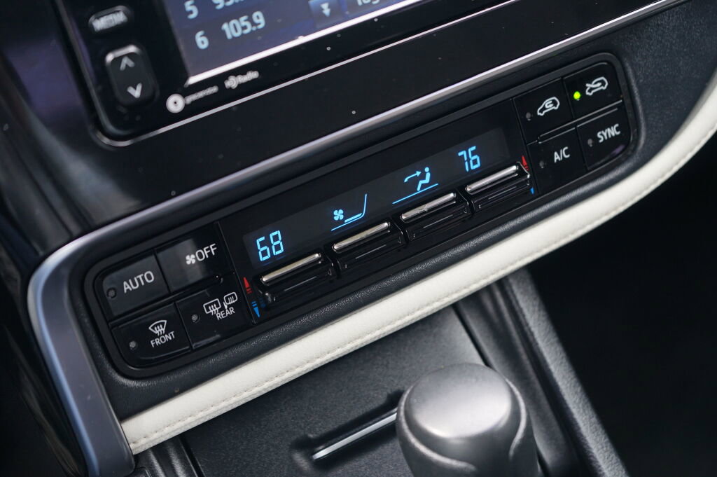 Used 2017 Toyota Corolla iM image 18