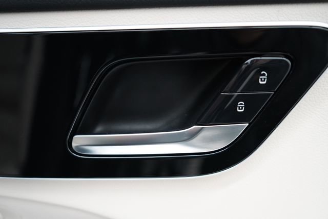 Used 2025 Mercedes-Benz C 300 4MATIC Sedan image 55