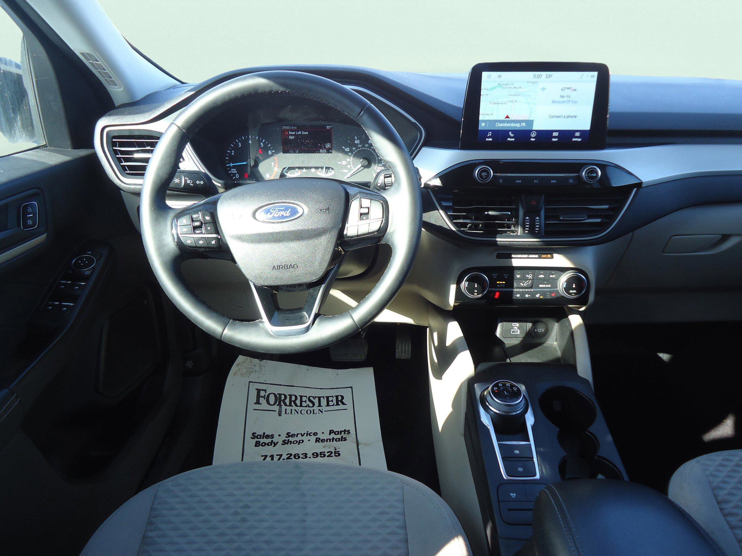 Used 2022 Ford Escape SE w/ SE Sport Appearance Package image 11
