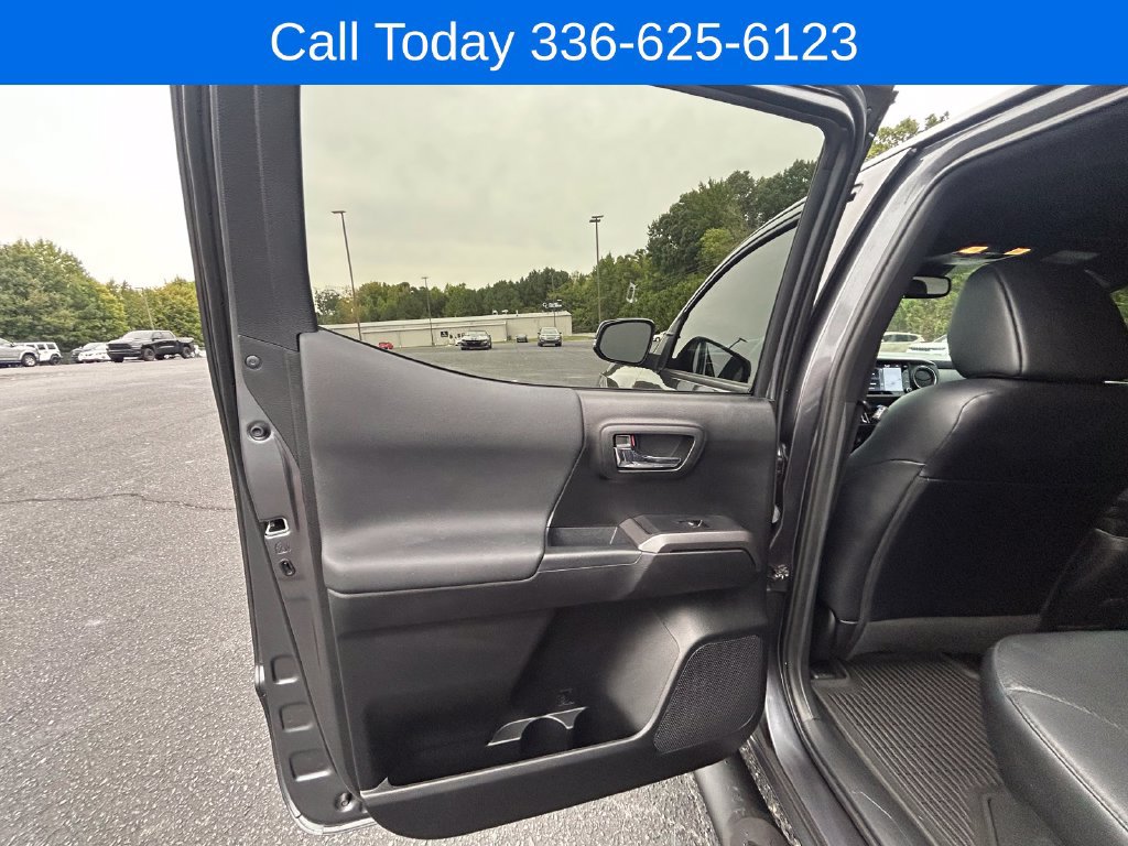 Used 2022 Toyota Tacoma TRD Off-Road w/ TRD Premium Off Road Package RWD image 17