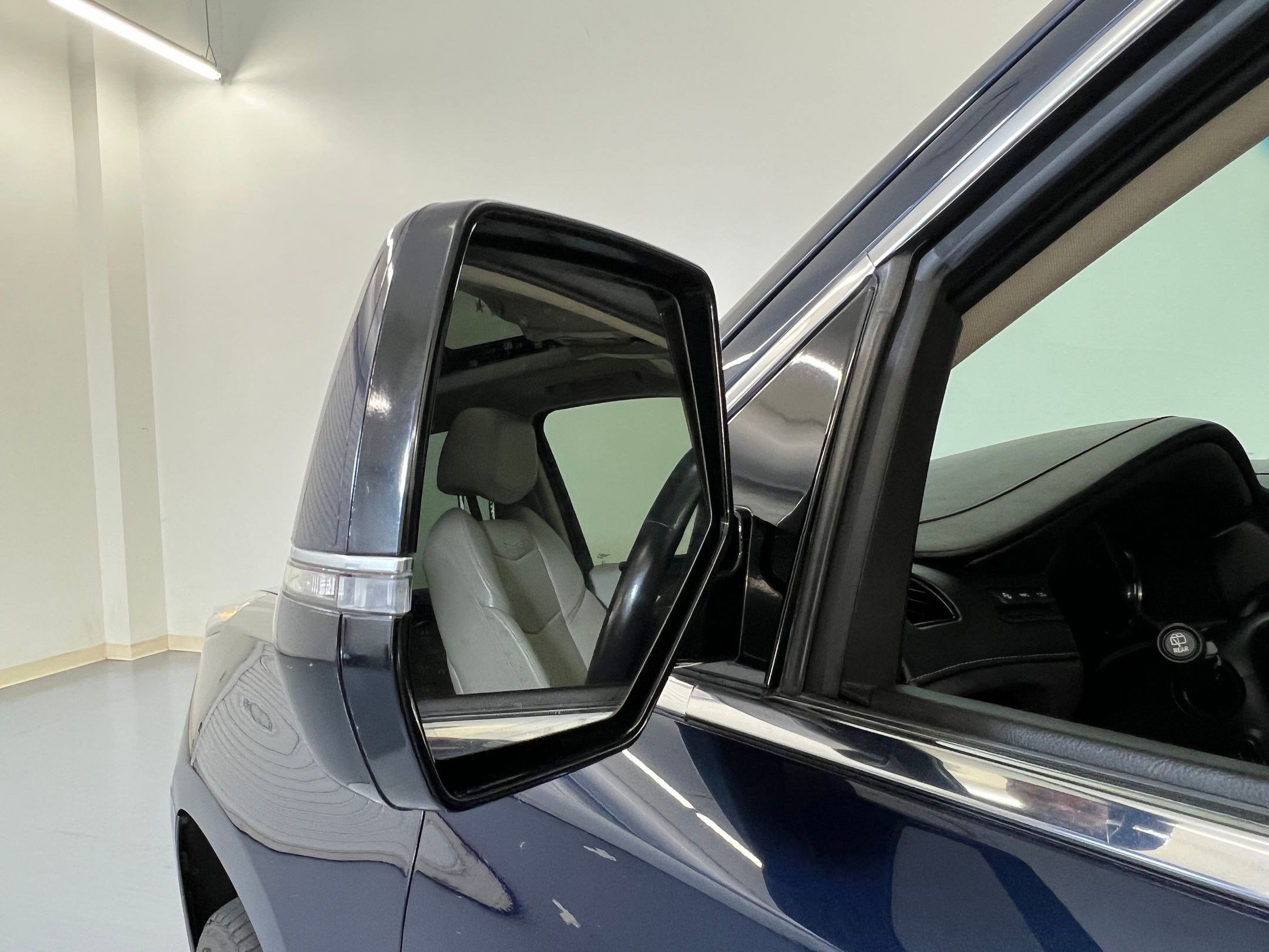 Used 2018 Cadillac Escalade Premium Luxury image 20