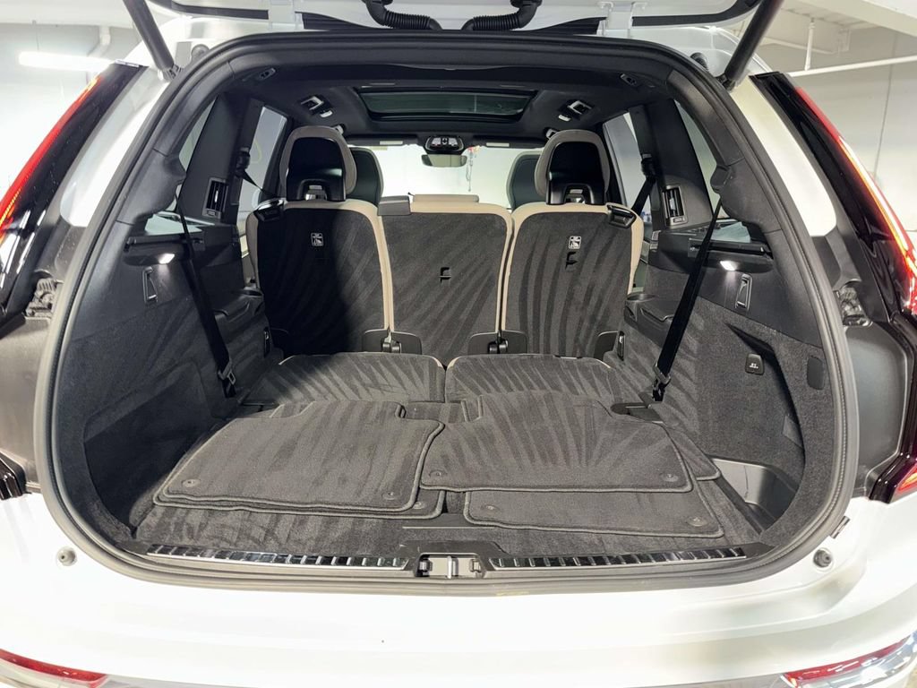 Used 2025 Volvo XC90 B6 Plus AWD/4WD image 17
