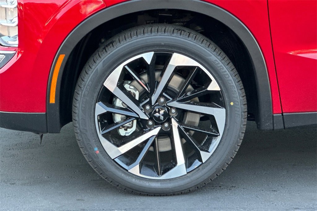 New 2025 Mitsubishi Outlander SE image 26
