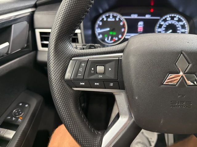 Used 2025 Mitsubishi Outlander SE AWD/4WD image 22