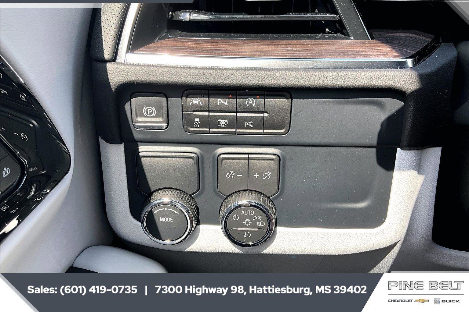 Used 2025 Chevrolet Suburban Premier image 23