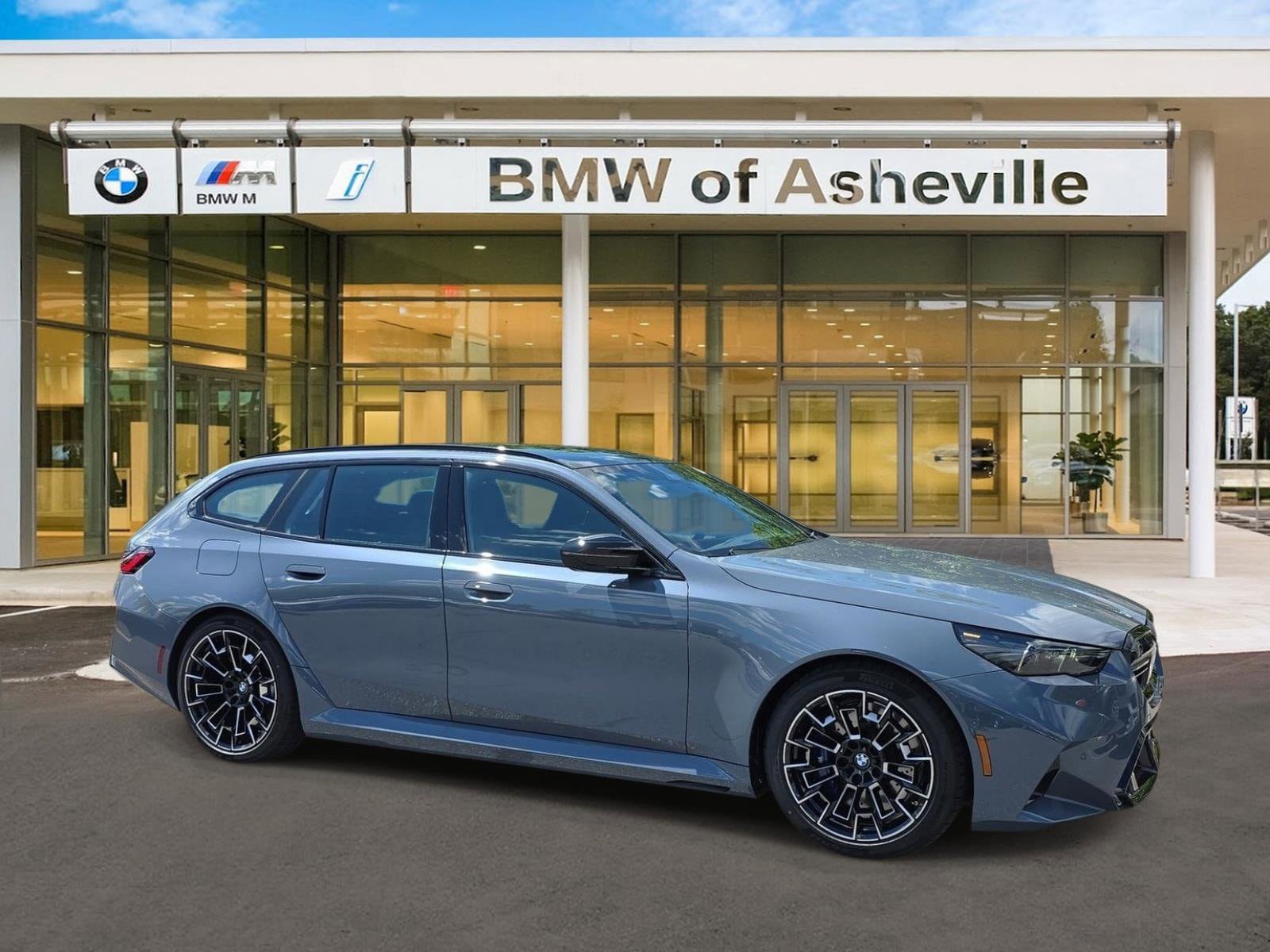 New 2027 BMW M5 Touring AWD/4WD image 1