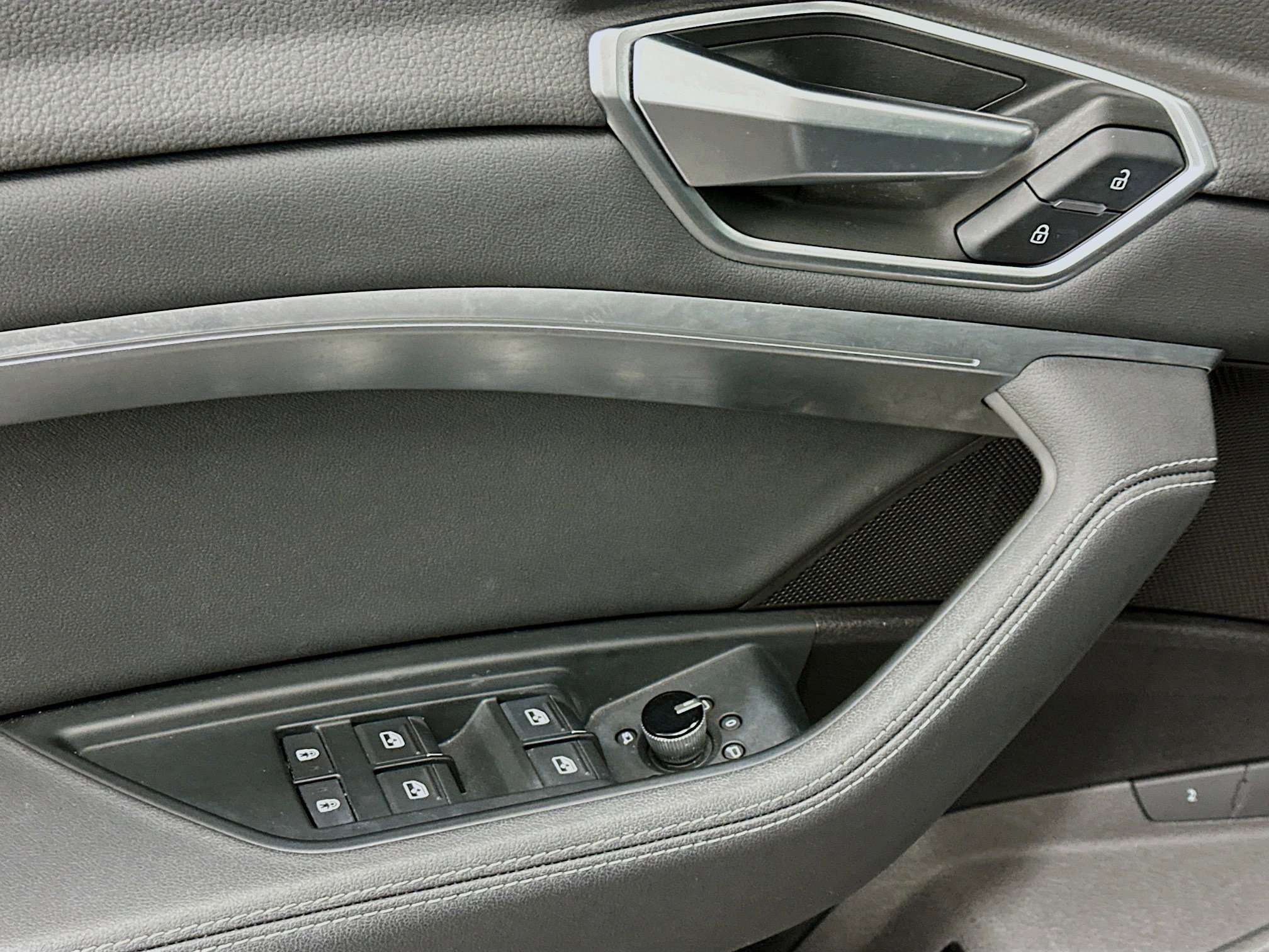 Used 2021 Audi e-tron Premium w/ Black Optic Package AWD/4WD image 15