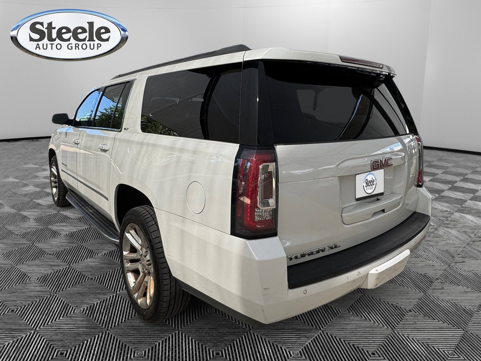 Used 2018 GMC Yukon XL SLT w/ Open Road Package RWD image 3