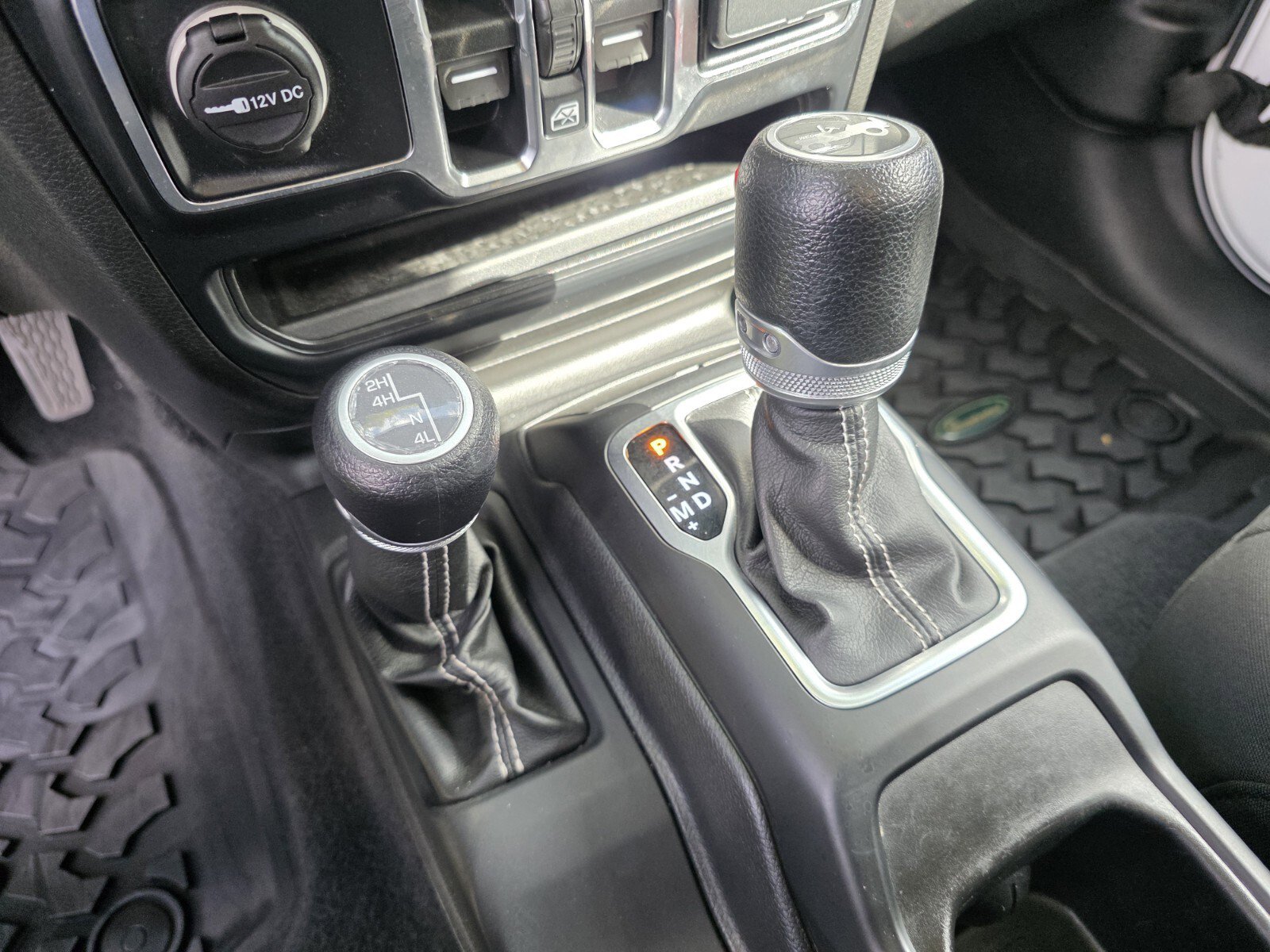 Used 2019 Jeep Wrangler Unlimited Sahara w/ Uconnect 4C Nav & Sound Group image 24