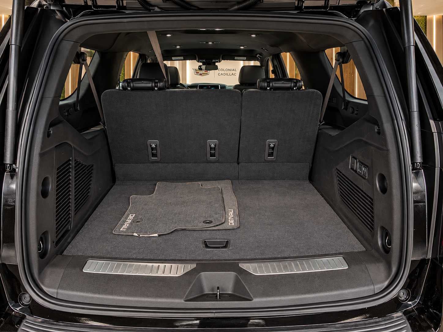 Used 2025 GMC Yukon XL Denali AWD/4WD image 24