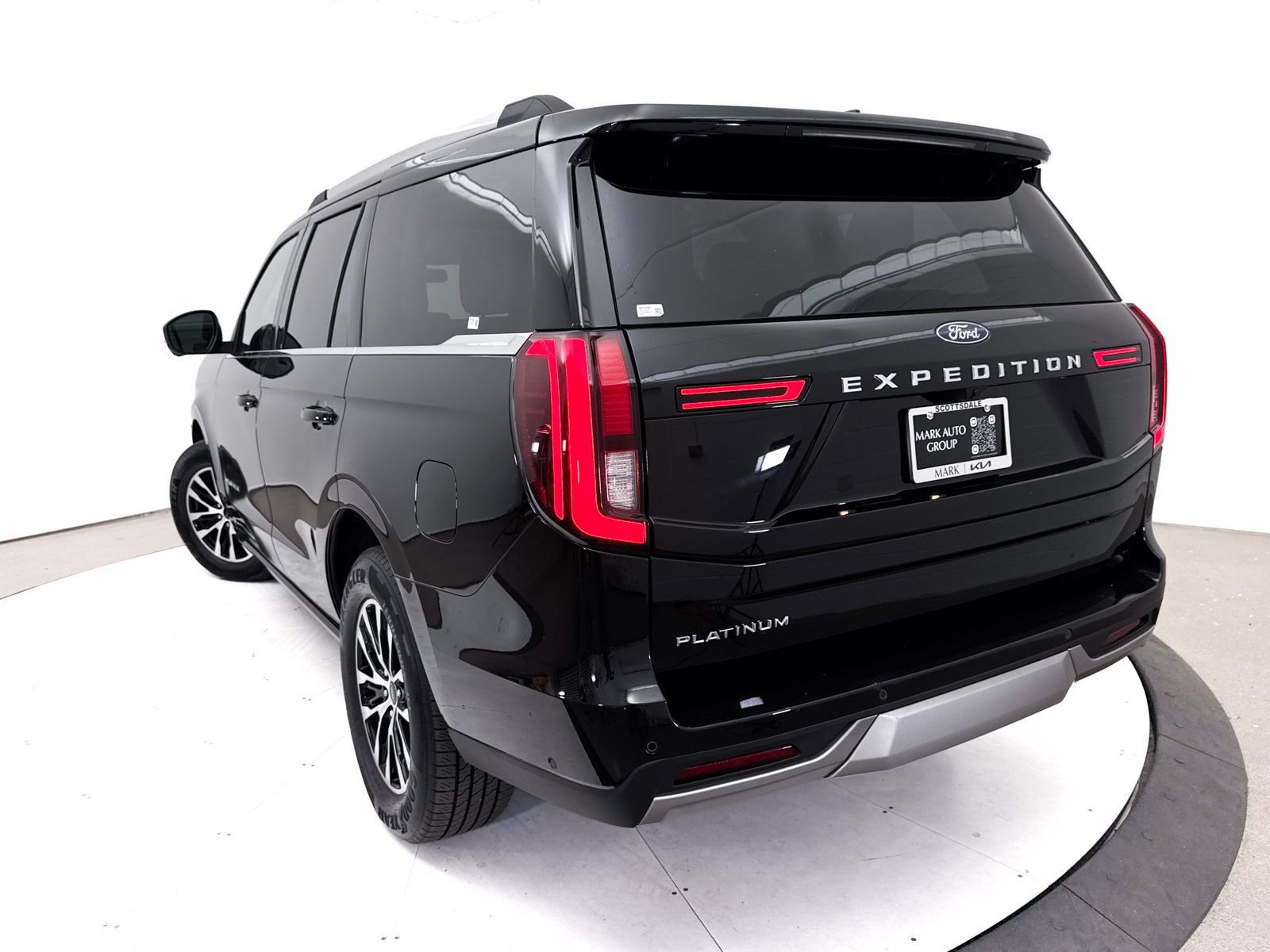Used 2025 Ford Expedition Platinum AWD/4WD image 9