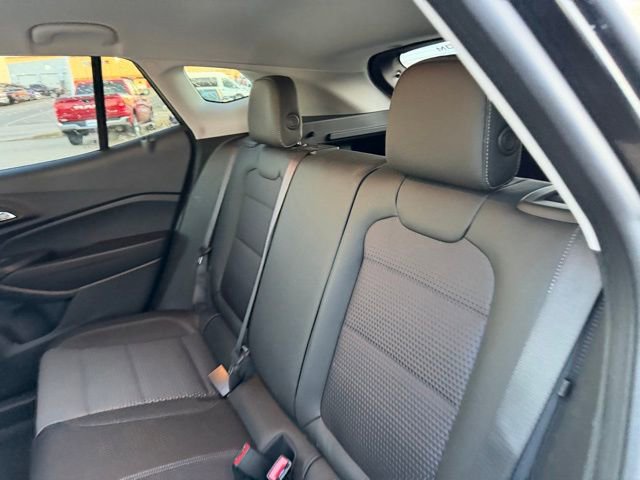 Used 2025 Chevrolet Trax LT w/ LT Convenience Package image 12