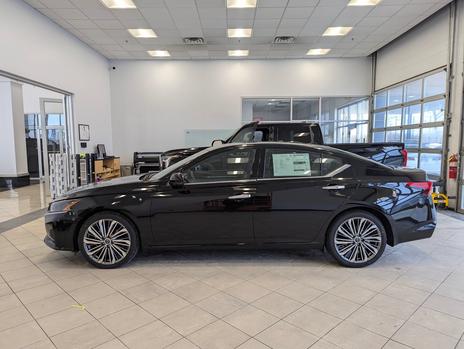 New 2025 Nissan Altima 2.5 SL FWD image 5