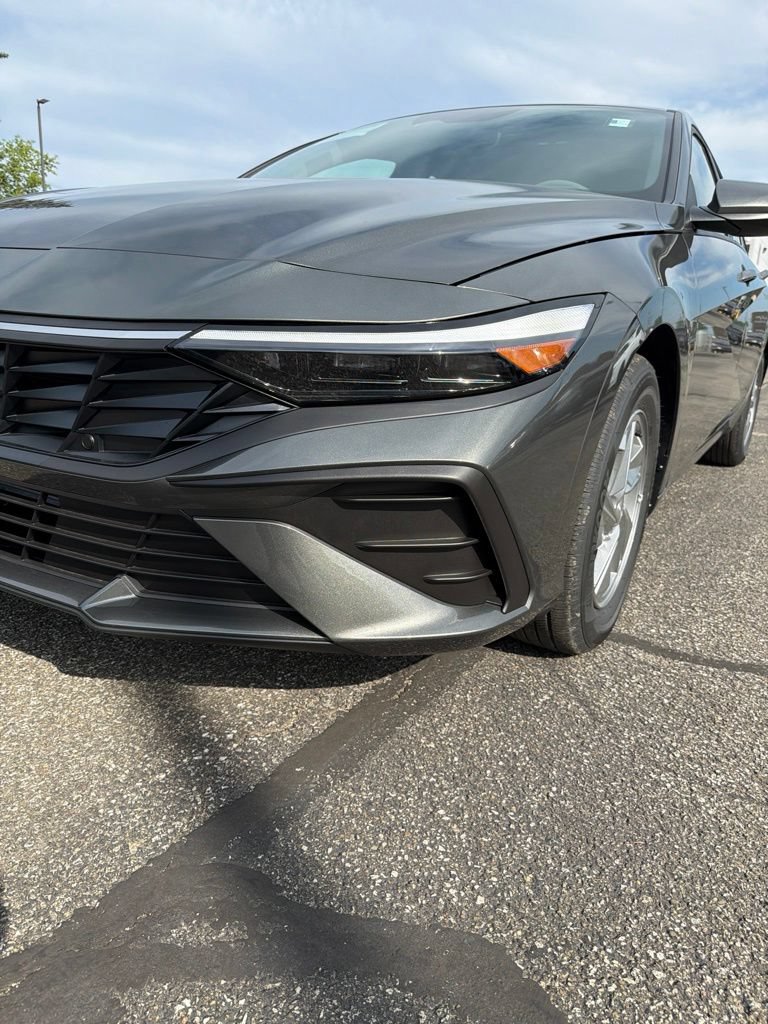 New 2026 Hyundai Elantra SE FWD image 9